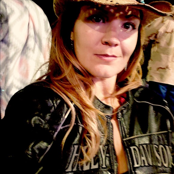 Meet your Posher, Amanda - Picture 1 of 1